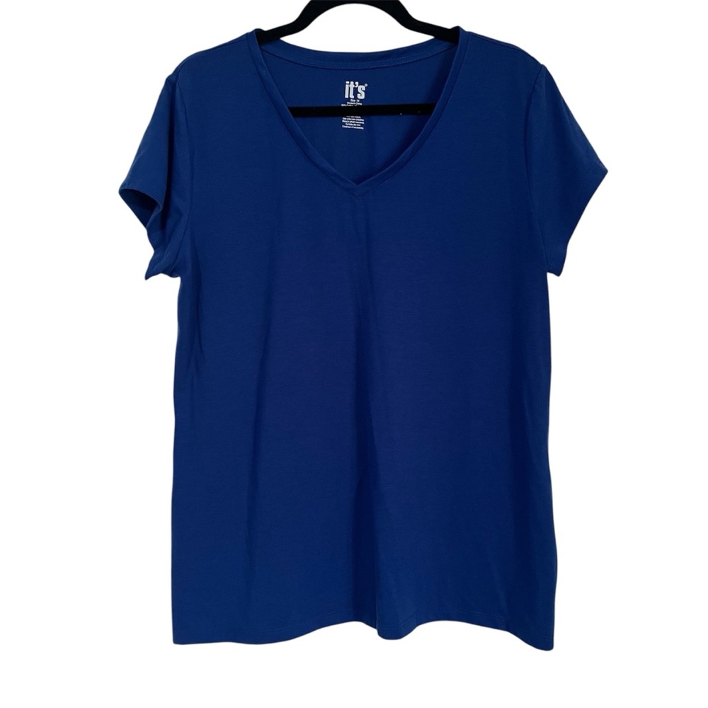 it’s size 1X women’s blue v-neck tshirt